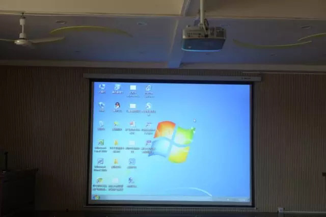 對于他們來說，一臺投影儀，是曾經(jīng)不敢奢求的夢，現(xiàn)在，廣東博皓來幫助他們圓夢