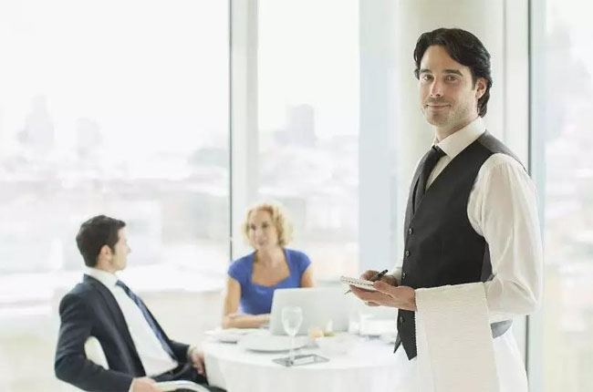 要做到優(yōu)質(zhì)的服務(wù)，得先自己心里有服務(wù)意識(shí)