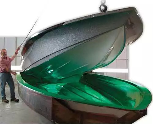 模具是玻璃鋼生產(chǎn)企業(yè)的印鈔機(jī)，脫模產(chǎn)品直接影響模具的使用壽命。