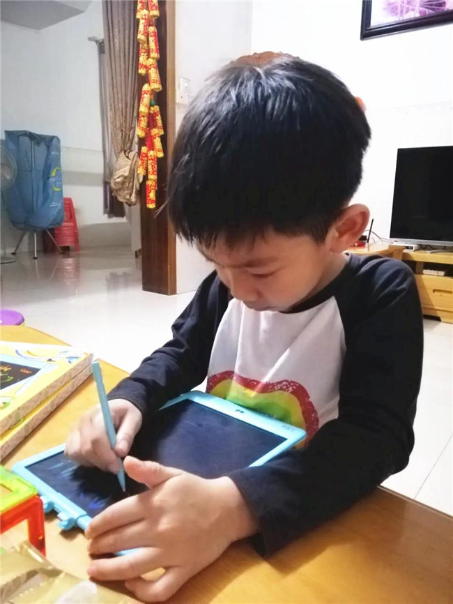 博二代收到了廣東博皓兒童節(jié)禮物，開心   -2