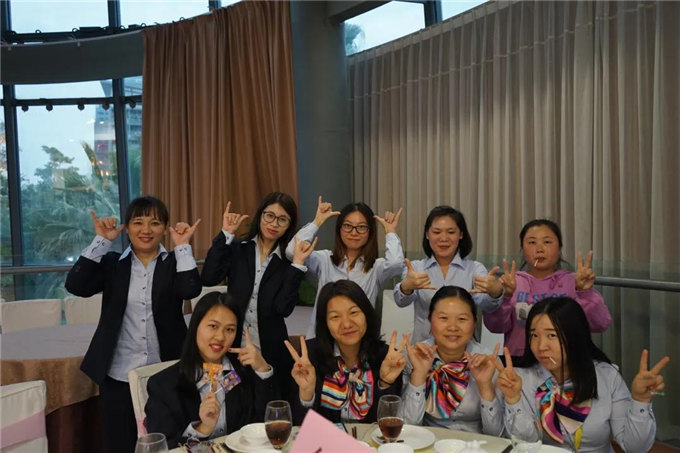 博皓家人們歡聚一堂，把酒言歡，開懷暢飲-3