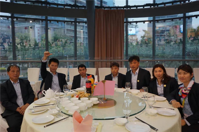 博皓家人們歡聚一堂，把酒言歡，開懷暢飲-4