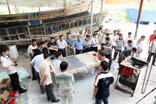 廣東博皓在廣東省陽(yáng)江市東平鎮(zhèn)舉辦了玻璃鋼漁船圖紙審查及模板制作經(jīng)驗(yàn)交流會(huì)，并提供“真空導(dǎo)入”現(xiàn)場(chǎng)演示    -2