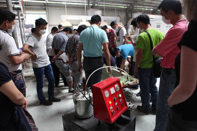 啟動(dòng)設(shè)備，開始進(jìn)行真空導(dǎo)入