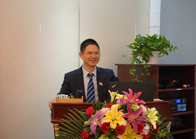 在此次季度會上，我們敬愛的賴董的一番主題為“接地氣，干實(shí)事，求蛻變”的演講鏗鏘有力振奮人心