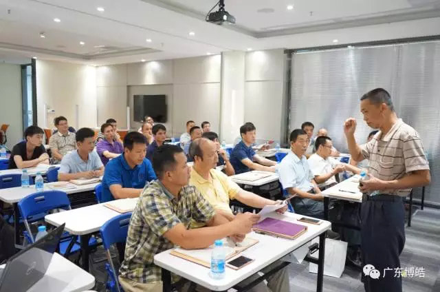 主講——原中國玻璃鋼協(xié)會技術(shù)研修的模具制作特聘講師、廣東博皓復(fù)合材料有限公司復(fù)合材料應(yīng)用技術(shù)總顧問譚永枝老師