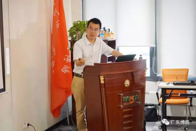 金陵力聯(lián)思有限公司工程師徐秀華講解《樹脂、膠衣產(chǎn)品知識及應(yīng)用》